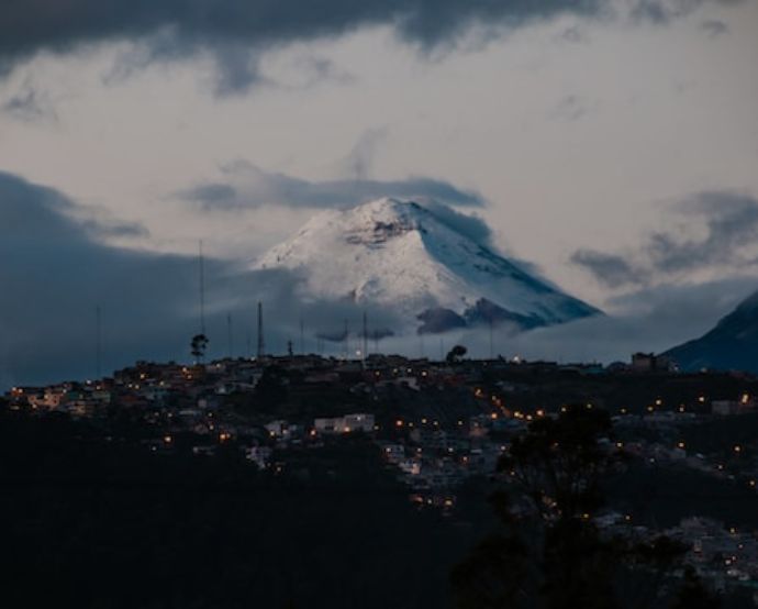 Ecuador hizo recientemente el mayor canje de deuda por ecología a escala global./ Unsplash, Cesar Viteri.