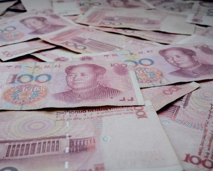 Antes de la cumbre Rusia-China de diciembre, China y Arabia Saudita ya habían completado su primera transacción en yuanes. / Unsplash, Eric Prouzet.