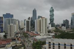 Según el Banco Mundial, Panamá crecerá este año 2,5 %, cifra muy por debajo del 6,5 % de crecimiento en 2023./Foto Darren Miller - Unsplash.