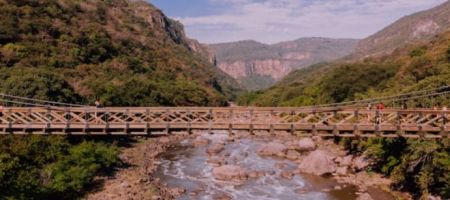 El cambio climático ha profundizado los problemas de escasez de agua en todo el planeta./ Unsplash - Redcharlie.